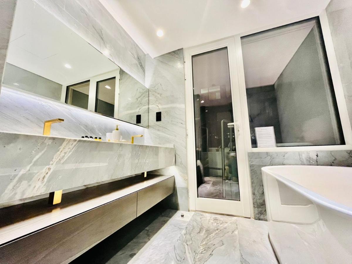 Five Palm Jumeirah - 2 Bedrooms & Maid In A Splendid - Modernlux Дубай